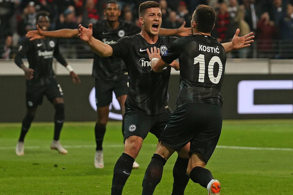 Eintracht Frankfurt Kalahkan Sembilan Pemain Lazio 4-1