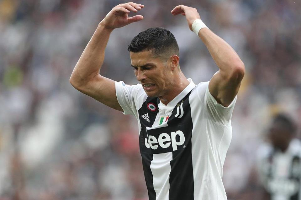 Gagal Eksekusi Penalti, Ronaldo Samai Rekor Messi