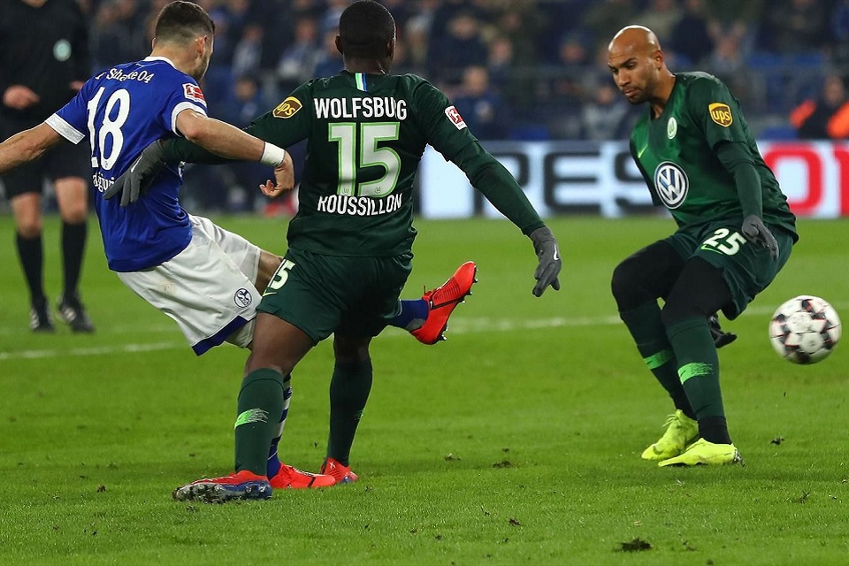 Kalahkan Wolfsburg, Schalke Naik 3 Peringkat