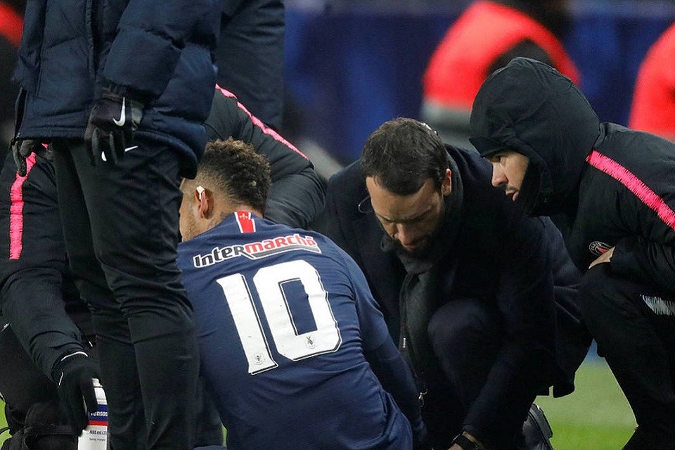 Neymar Kembali Cedera Saat Hadapi Strasbourg