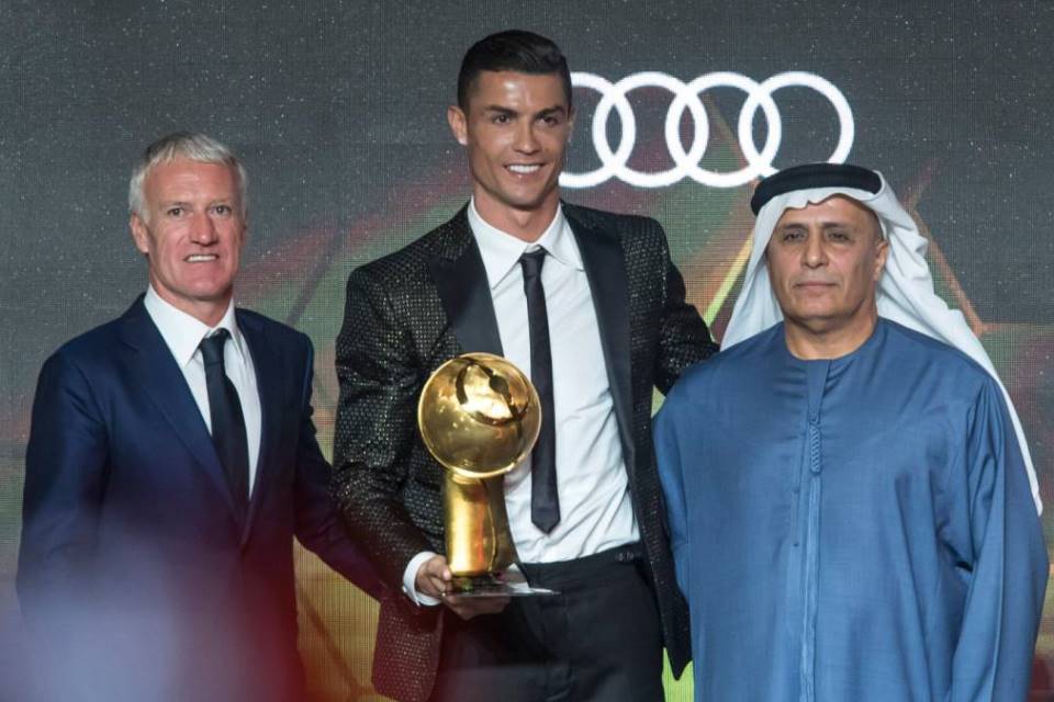 Ronaldo Pemain Terbaik Globe Soccer Awards