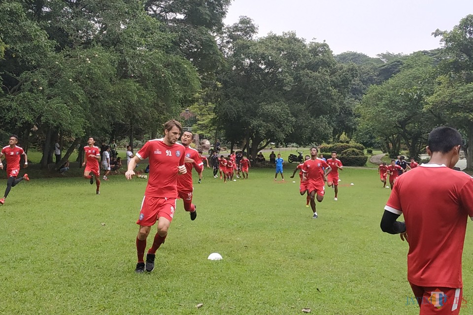 Arema FC Kapok Berburu Pemain Lewat Medium Ini