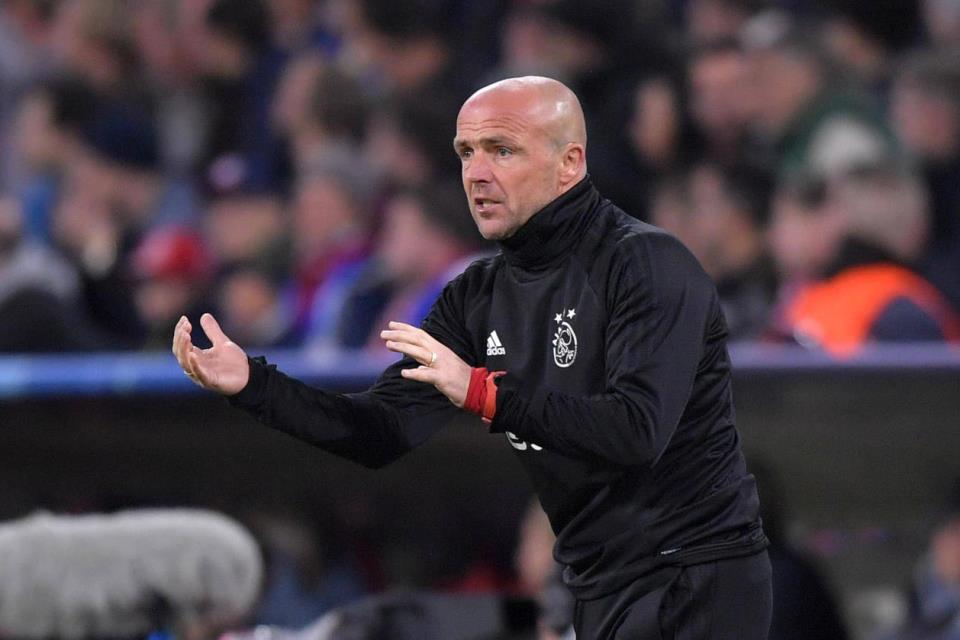 Asisten Pelatih Ajax Hengkang Demi Jadi Pelatih Kepala Klub Bundesliga