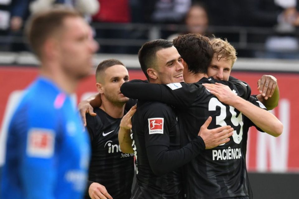 Frankfurt Kian Dekat ke Zona Liga Champions