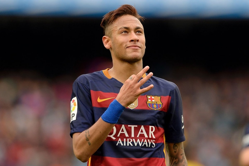 Kenakan Baju Barca, Sinyal Neymar Hengkang