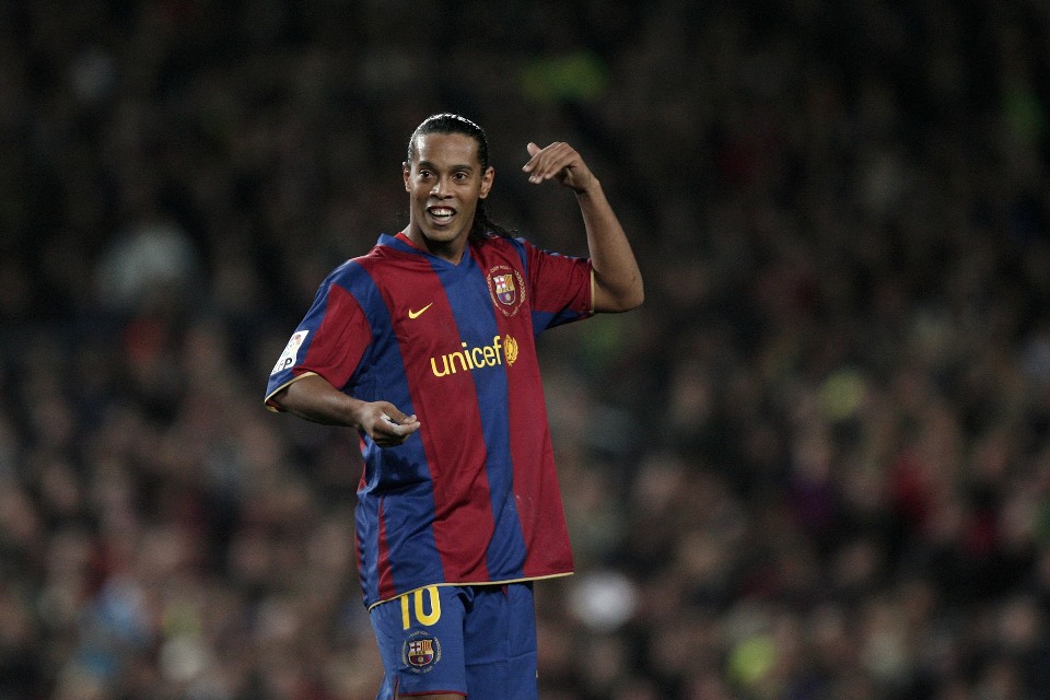 Barca Jual Ronaldinho Agar Messi Tidak Jadi Peminum