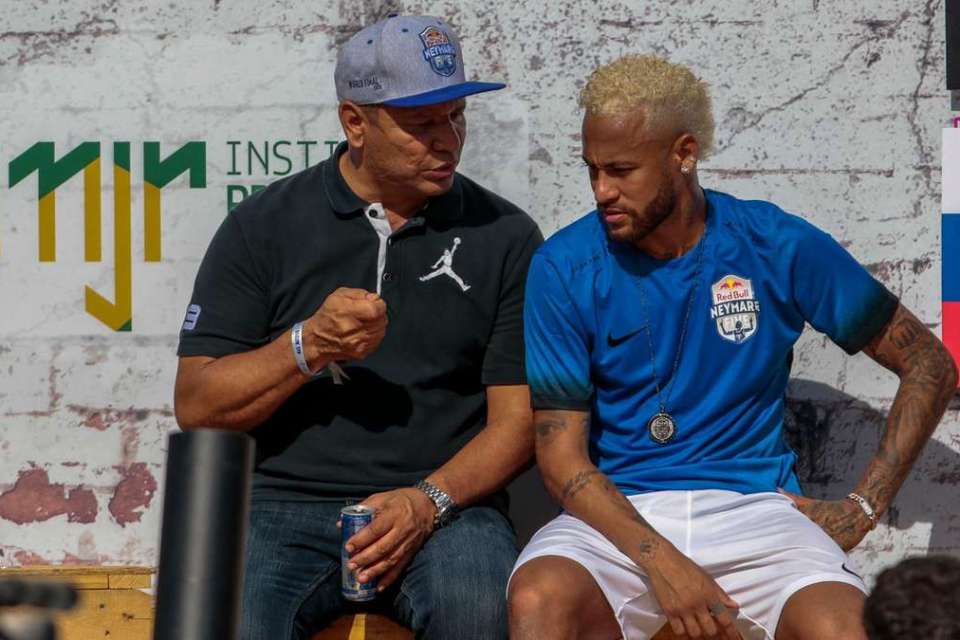 Ayah Neymar Bela Anaknya Terkait Tudingan Lecehkan PSG