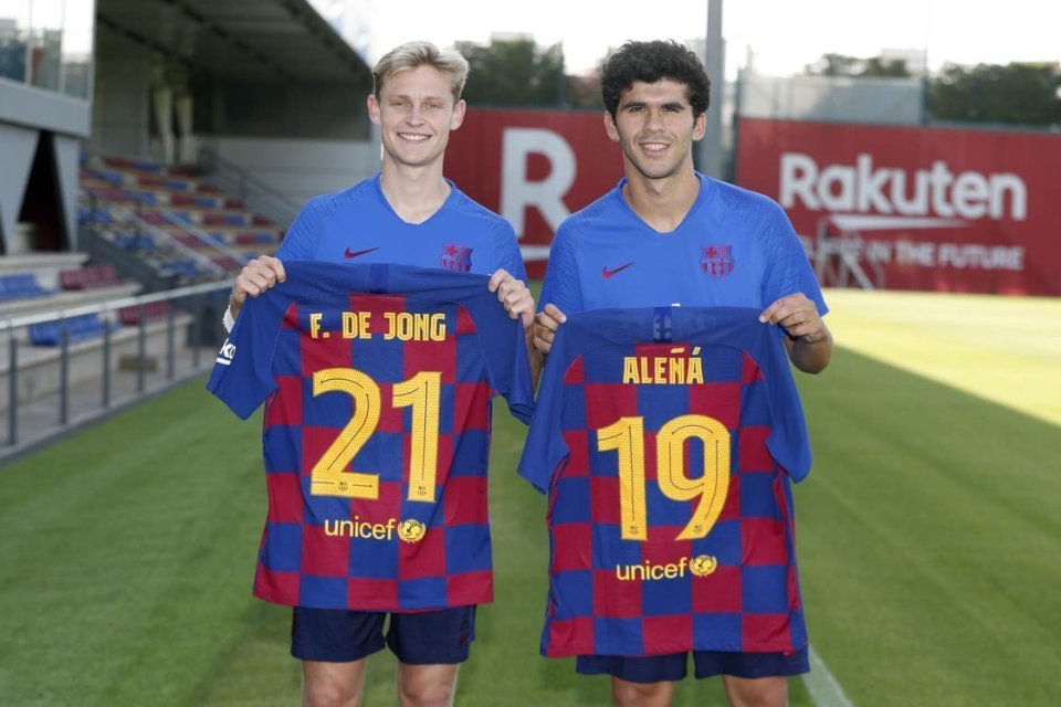 Carles Alena Tidak Ikhlas Nomor Favoritnya Dipakai De Jong!