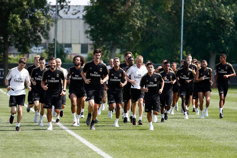Fans Real Madrid Salfok Lihat Perut Hazard Penuh Dengan Lemak