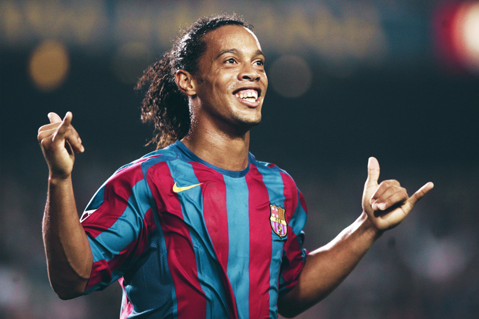 Dalam Berbagai Aspek, Ronaldinho Diklaim Melebihi Messi dan Ronaldo