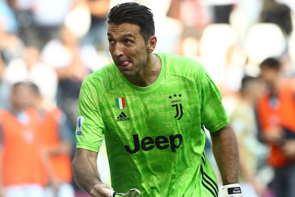 Buffon Berharap Sarri Tetap Bertahan di Juventus
