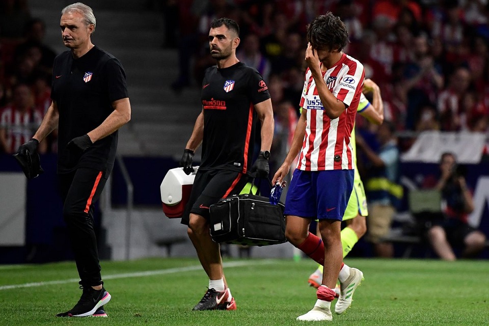 Joao Felix tidak mampu menyelesaikan pertandingan saat Atletico Madrid bersua Valencia karena mengalami cedera. Pelatih Atletico, Diego Simeone