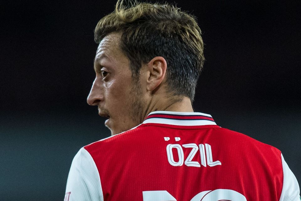 Ozil enggan Tinggalkan Arsenal