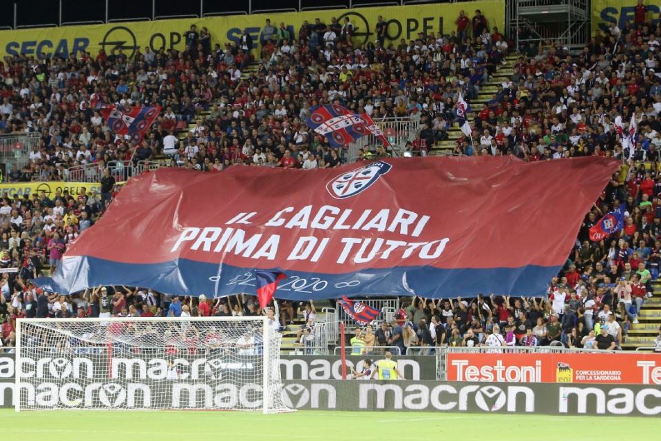 Cagliari Larang Tiga Suporternya yang Rasis Masuk ke Dalam Stadion, Seumur Hidup!