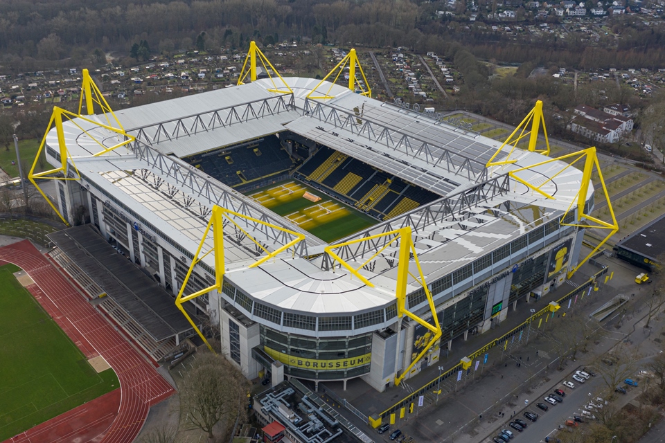 Dortmund Sediakan Stadionnya untuk Perawaran Pasien Corona
