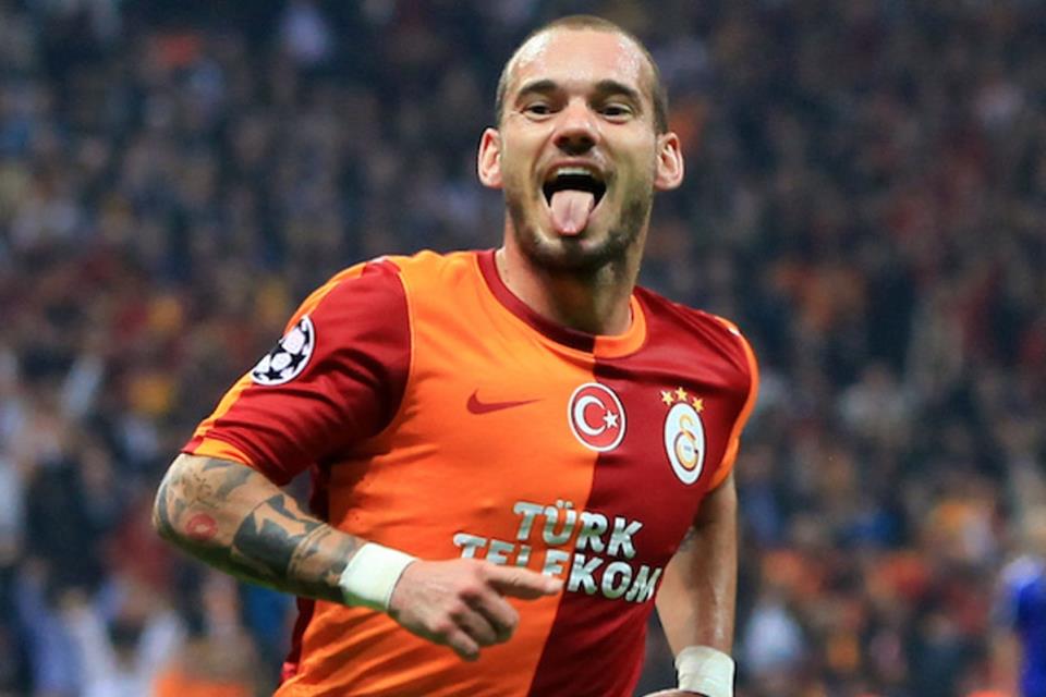 Gaya Hidup dan Alkohol Jadi Petaka Bagi Karier Sneijder