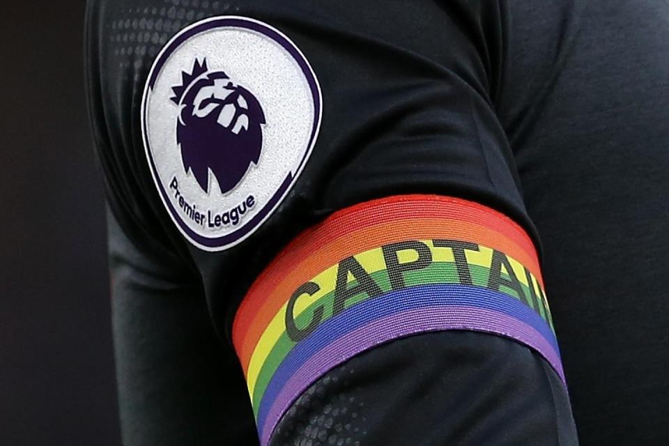 Setiap Klub Premier League Diyakini Punya Satu Pemain Gay!