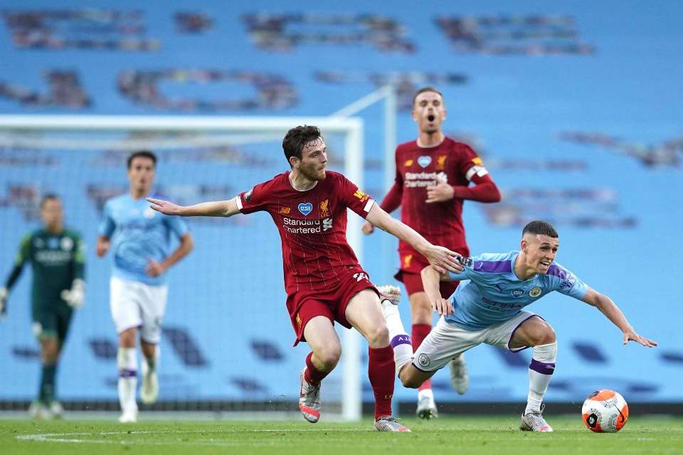 Liverpool Dibantai City, Robertson Jadi Bulan-bulanan