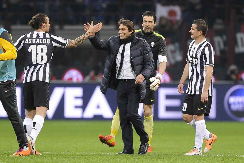 Conte Selebrasi Bersama Pemain Juventus