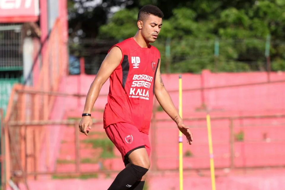 Hussein Eldor, pemain asing PSM Makassar saat melakukan sesi latihan bersama