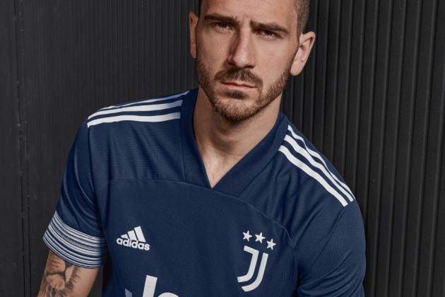 Perpaduan Seni dan Sepakbola Dalam Jersey Baru Juventus. Lihat