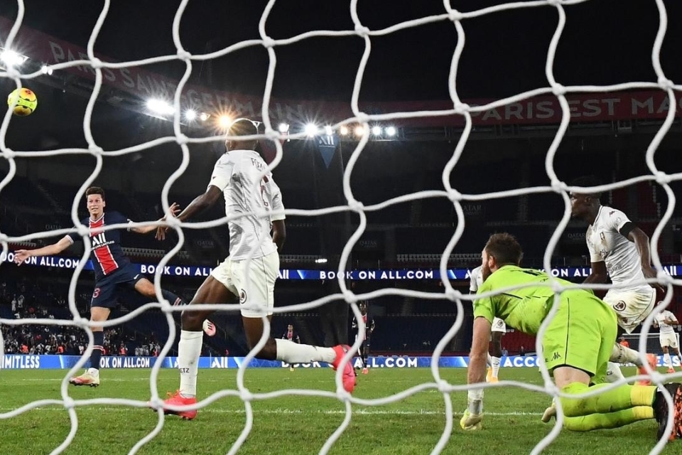 Gol Injury Time dan Main Dengan 9 Orang, PSG Petik Kemenangan Perdana
