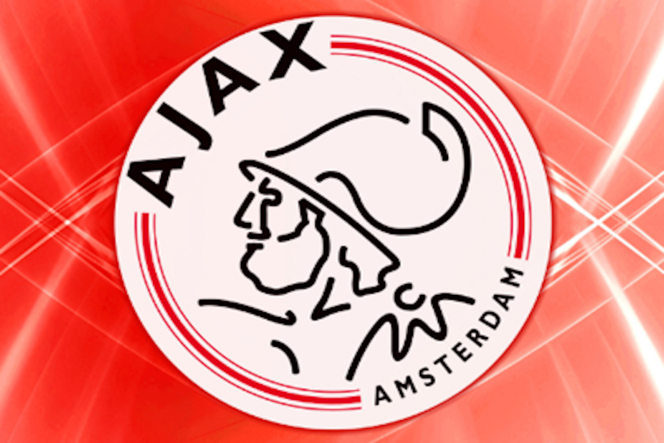 Full Back Ajax Tebar Kode Gabung Man United