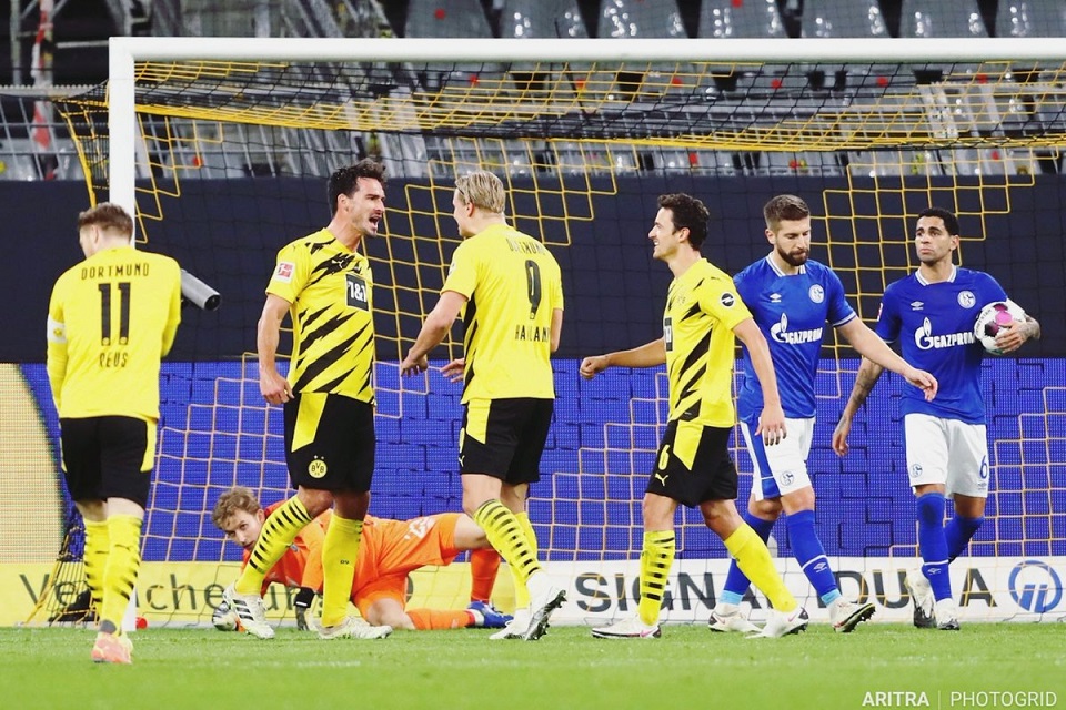 Tumbangkan Schalke dengan Skor Telak, Dortmund Berada di Posisi Ketiga