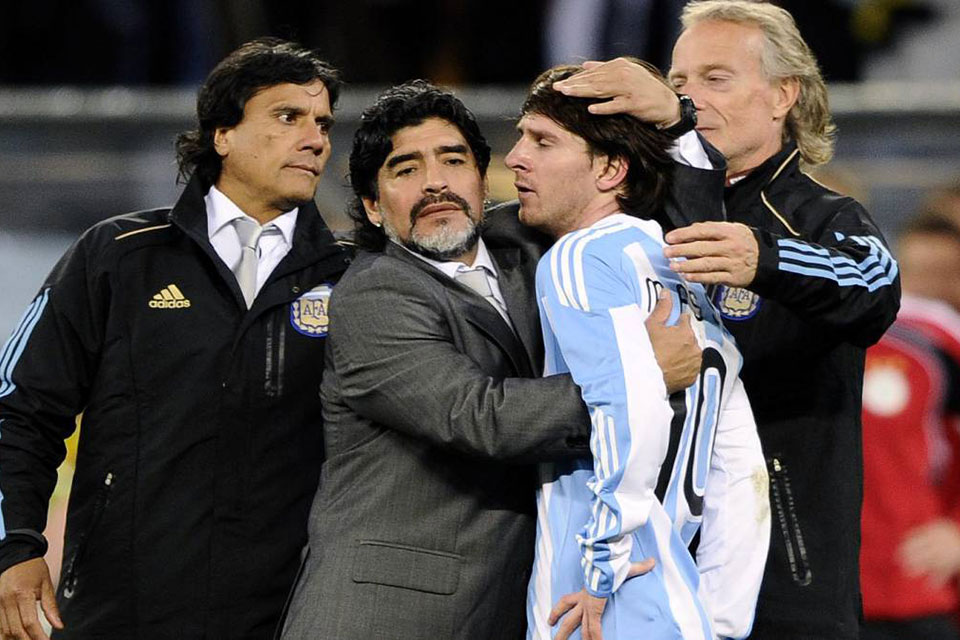 Messi Diego Maradona, Dia Abadi