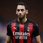 Pioli Optimis Hakan Calhanoglu Bakal Bertahan di Milan