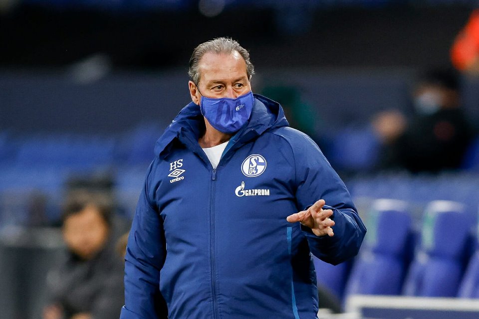 Lisensi Kepelatihan Segera Berakhir, Schalke Diminta Ganti Pelatih