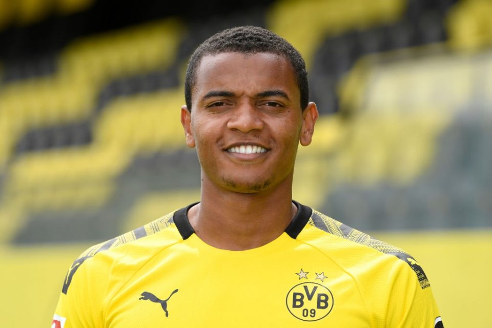 Akanji Bersyukur Selalu Jadi Pilihan Utama di Dortmund
