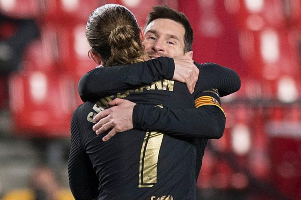 Griezmann Berharap Messi Terus Bertahan di Barcelona