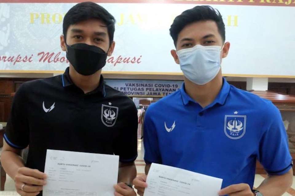 Sepasang Pemian PSIS Semarang Disuntik Vaksin COVID-19