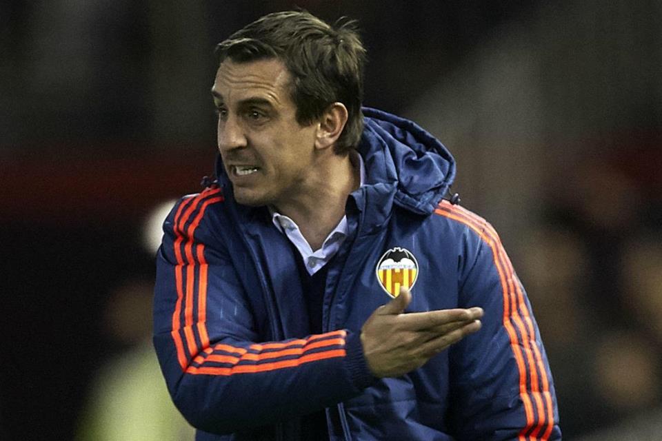 Kiprah Gary Neville di Sevilla Seperti Sebuah Lawakan