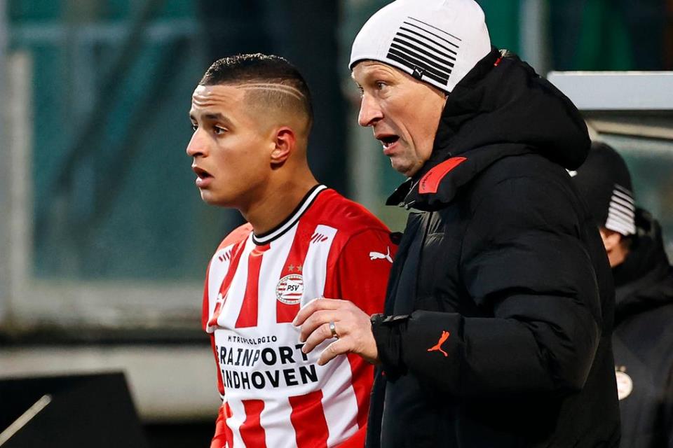 Diklaim Ribut dengan Wonderkidnya, Pelatih PSV Buka Suara