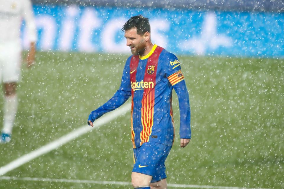 Adu Mulut dengan Messi, Wasit El Clasico: Anda Tahu Peraturan Sepak Bola atau Tidak?