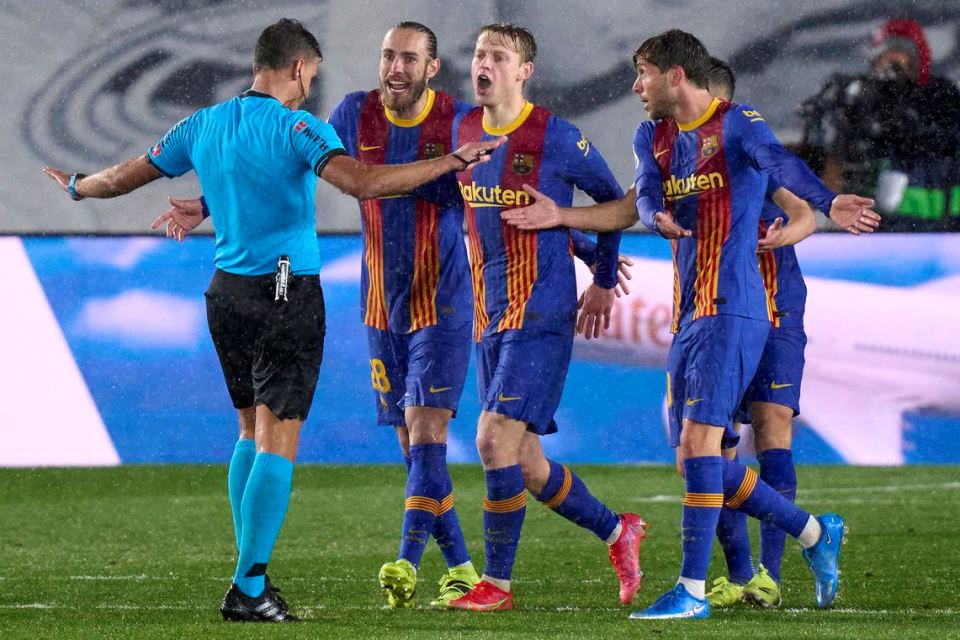 Tak Beri Penalti ke Barcelona, Keputusan Wasit Dinilai Tepat, Kenapa?