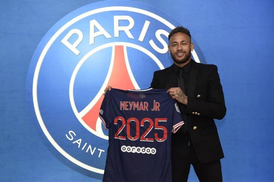 Teken Kontrak dengan PSG, Neymar Bersiap kejar Liga Champions