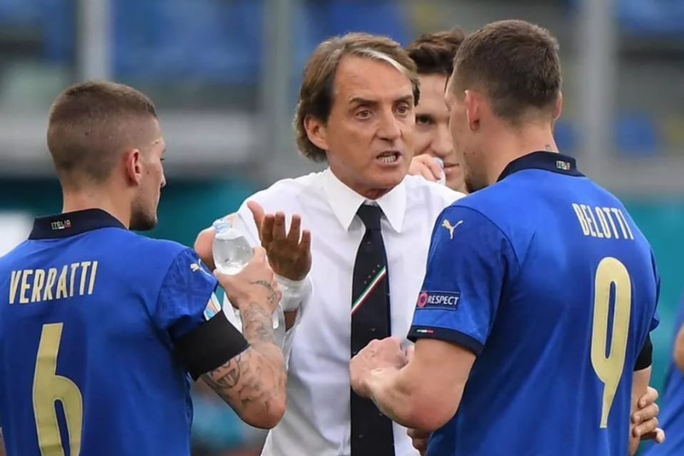Roberto Mancini Kerap Tampil Stylish di Euro 2020