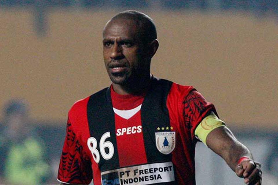 Arema FC Bantah Tertarik Boyong Boaz Salossa