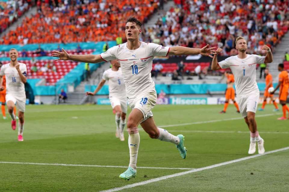 Drama dan Kejutan di Euro 2020; 2 Tim Underdog Melejit, 2 Favorit Juara Tersingkir