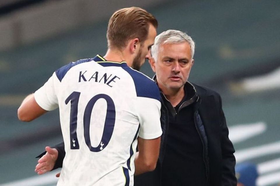 Jose Mourinho Yakin 100% Harry Kane Bertahan di Tottenham