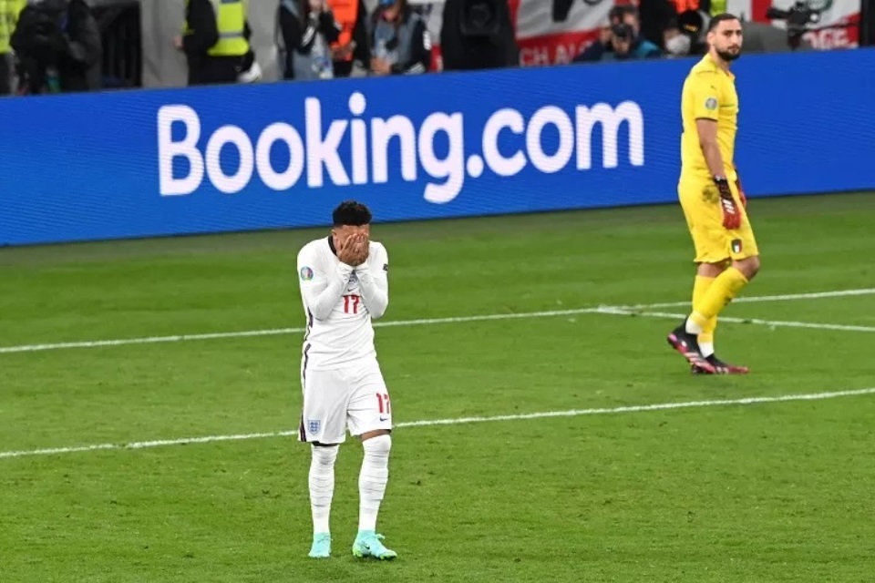 Penalti Gagal dan Inggris Kalah di Euro 2020, Sancho Pun Minta Maaf