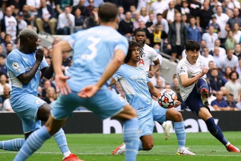 Man City Dikalahkan Tottenham, Sterling: Tenang, Musim Masih Panjang