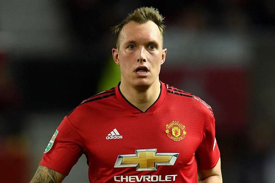 Legenda Minta Phil Jones Tinggalkan United, Kenapa?