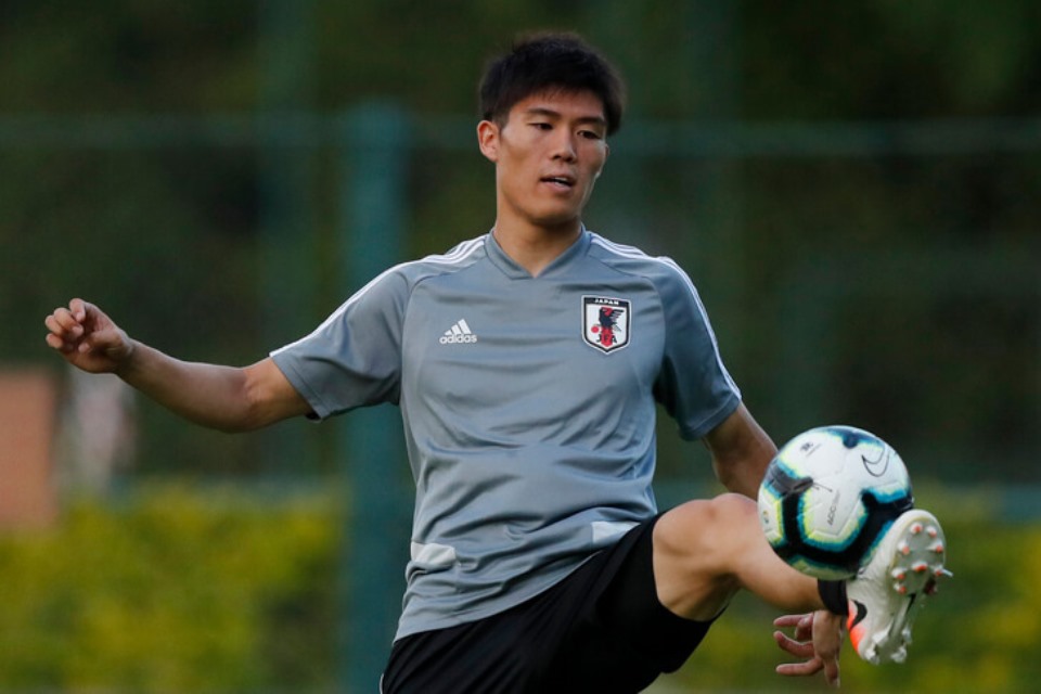 Bukan Bek Tengah Top, Apa Alasan Arsenal Rekrut Takehiro Tomiyasu?