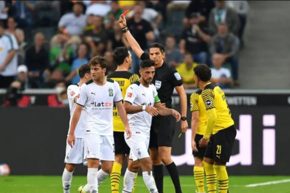 Boss Dortmund: Saya Tidak Suka Dengan Sikap Wasit!