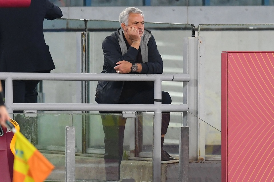 Mourinho Tegang Sekali Lihat Timnya Terus Digempur Napoli