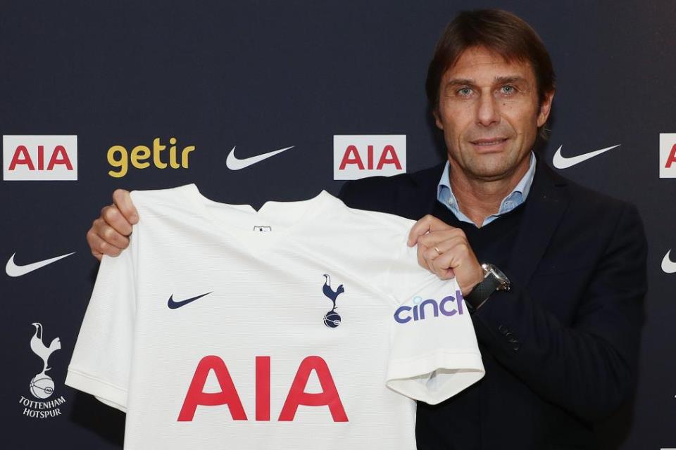 Fabregas Terkesan dengan Kesuksesan Tottenham Rekrut Antonio Conte